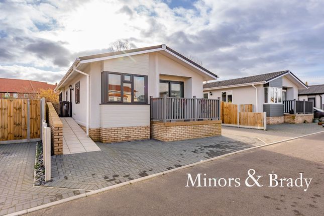 Mobile/park home for sale in Sunninghill Close, Bradwell