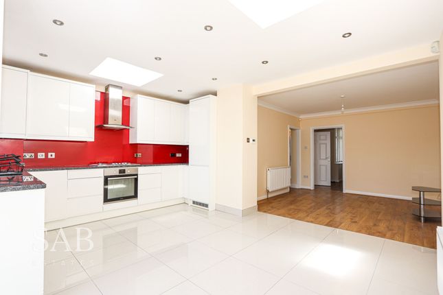 5 Glamis Crescent, Hayes photo 3