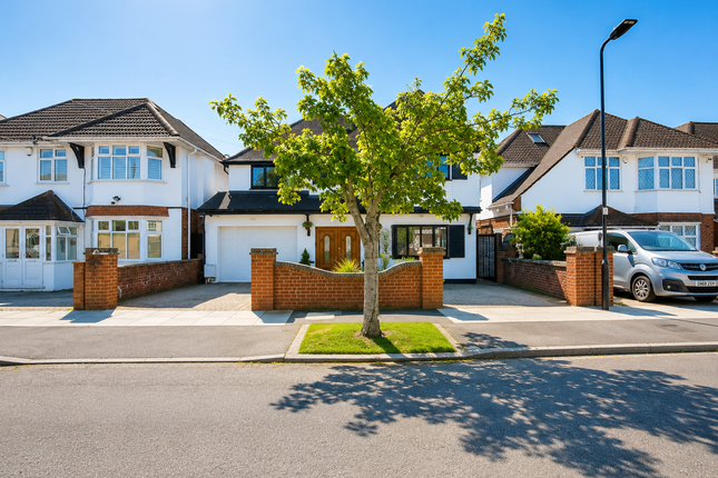 43, Minterne Avenue, Southall photo 2