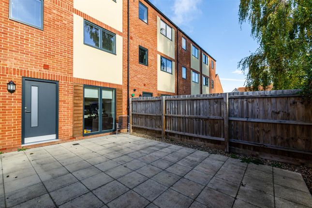 Single Room Room 3, 16, Quintain Mews, Norwich photo 4