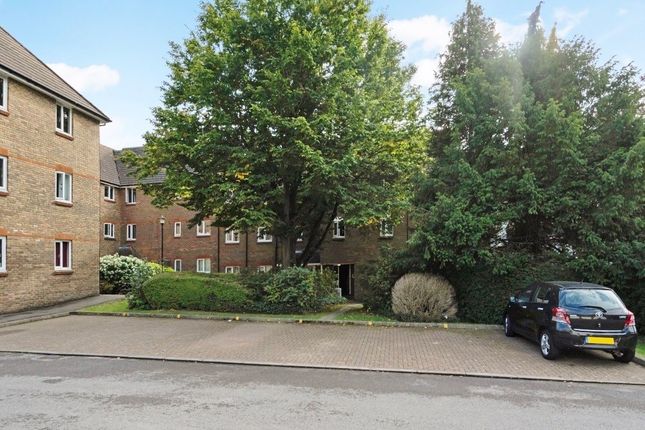 Flat to rent in Granville Place, Elm Park Road, Pinner