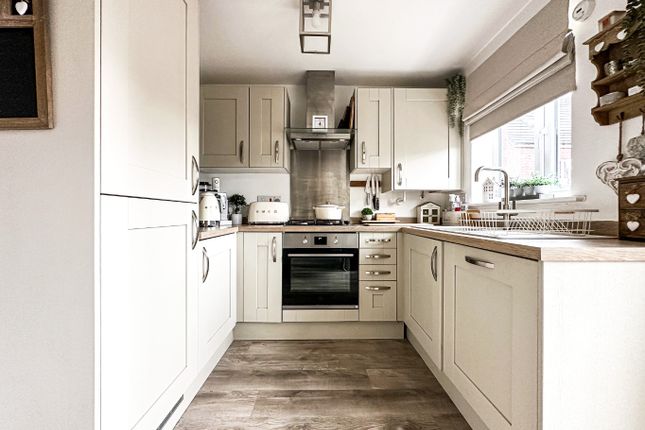 14 Knight Lane, Monkton Heathfield, Somerset photo 3