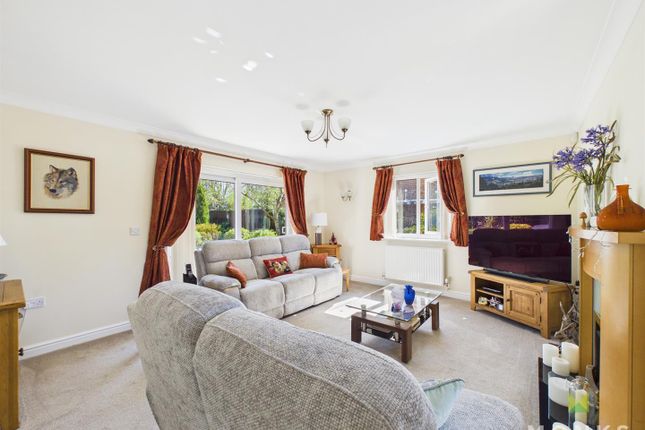 1, Firs Close, Oswestry photo 4