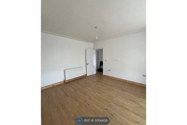 Carnarvon Avenue, Enfield photo 4