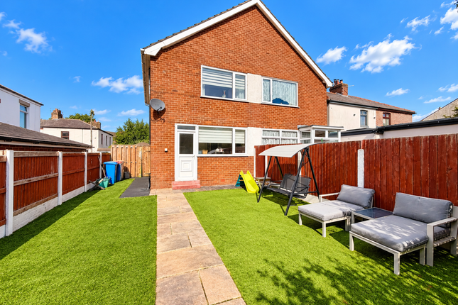 44, Hayfield Avenue, Poulton-Le-Fylde photo 2