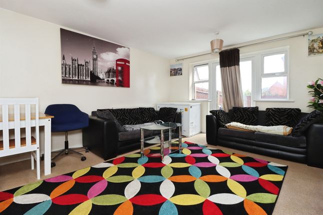 13, Siskin Close, Corby photo 2