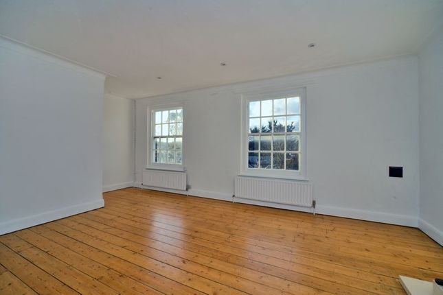 5A, The Broadway, Thames Ditton photo 3
