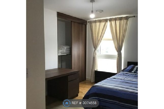 Apartment  Myrtle Court, Baltic Avenue Brentford, London photo 5