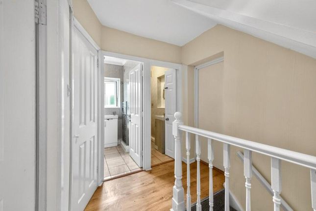 7, George Crescent, London photo 5