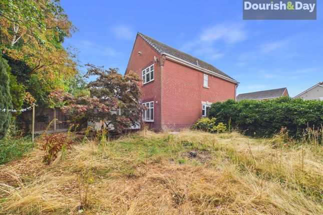 5 Locketts Court, Cannock photo 4