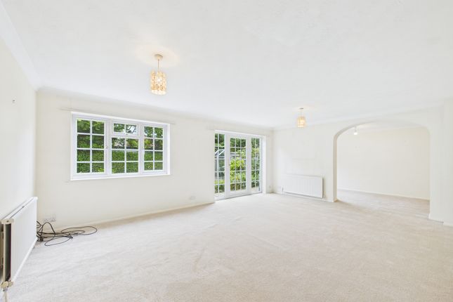 67 The Retreat, Princes Risborough photo 2