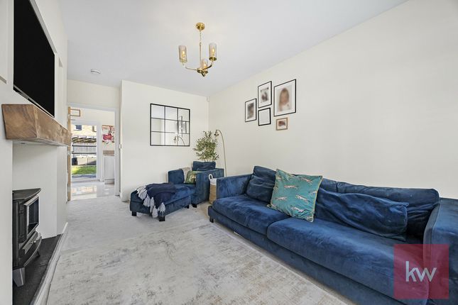 13, Cygnet Way, Maidenhead photo 2