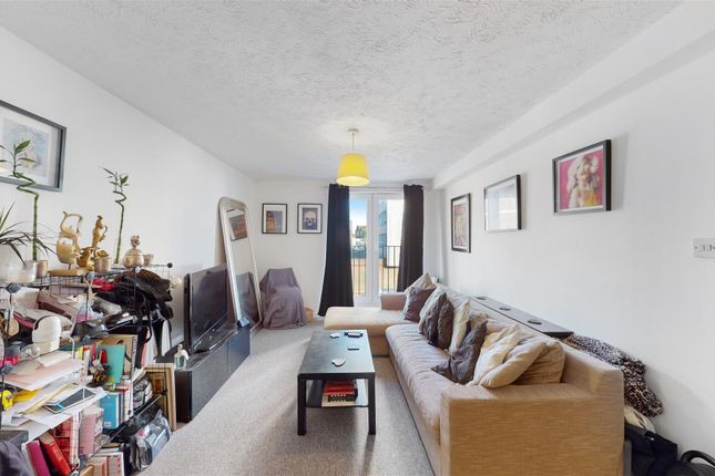 Thumbnail Flat to rent in Astra Apartment, Globe Road, Bethnal Green