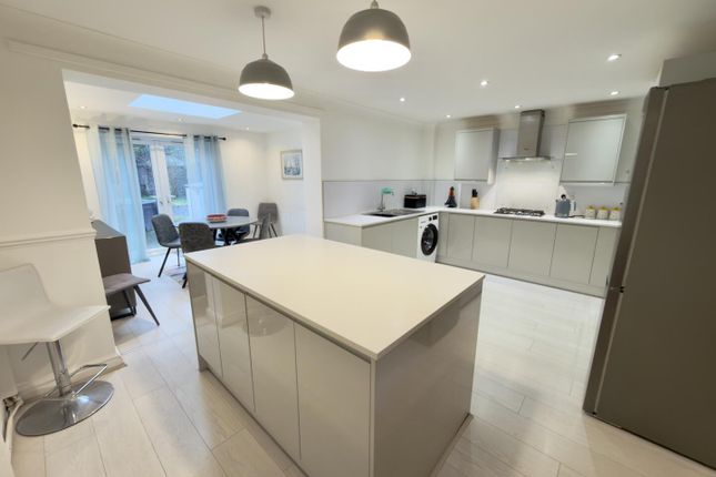 16, Hillside, Leeds photo 4