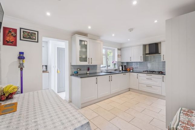 44, Churchill Drive, Marlow photo 2
