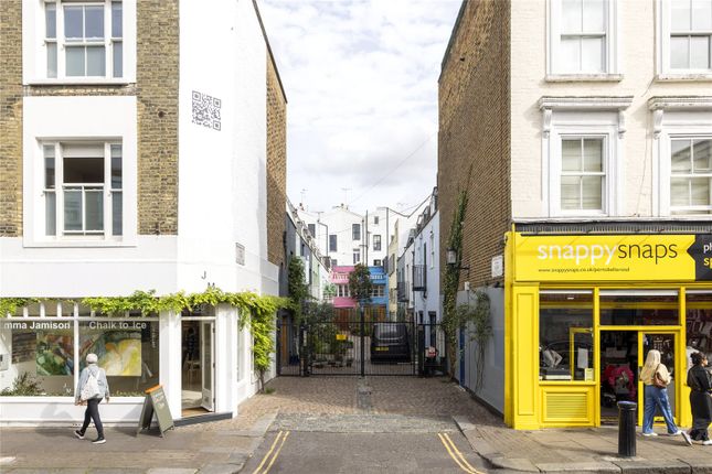 Mews house to rent in Alba Place, Notting Hill, London