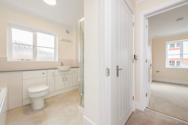4, Netherwood Close, Midhurst photo 4