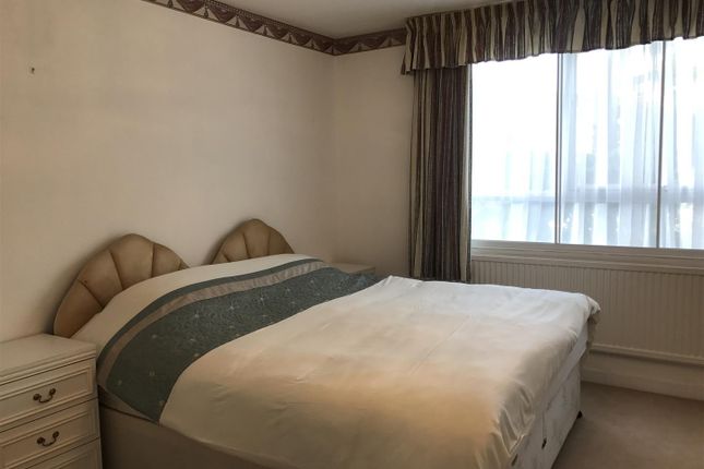 Flat 3, Thornbury, Prince Of Wales Close, London photo 5