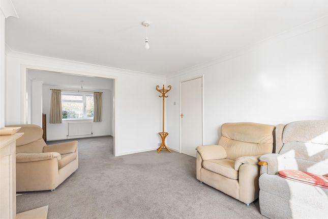 12, Desborough Close, Bengeo photo 2