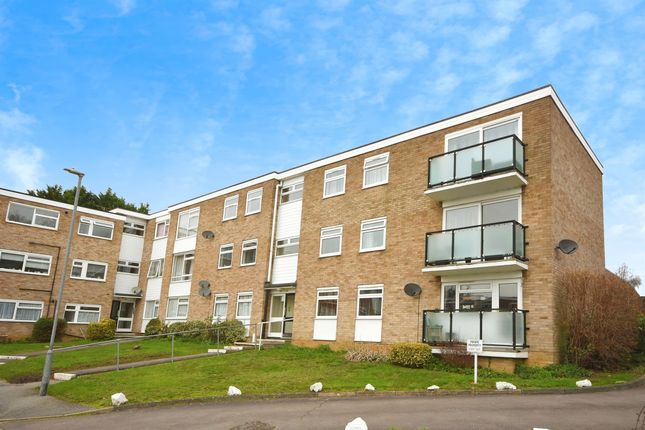 Thumbnail Flat for sale in Courtlands, Patching Hall Lane, Broomfield, Chelmsford