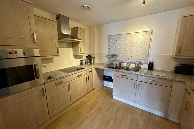 38, ALICE BYE COURT, THATCHAM photo 3