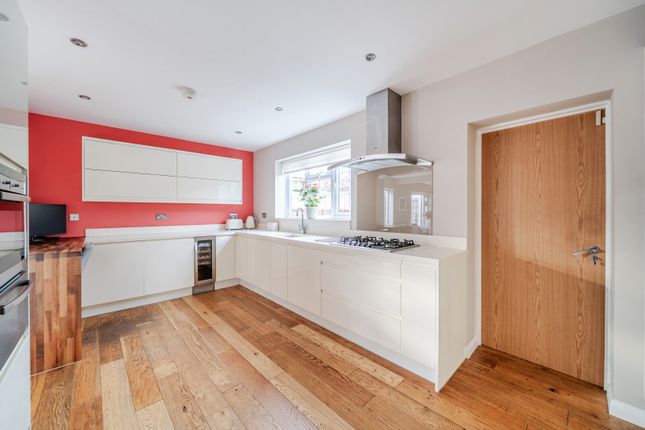 2, Barley Mow Way, Shepperton photo 4