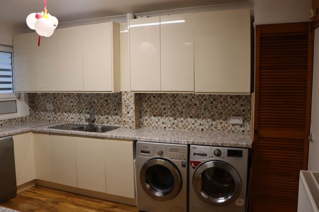 22, Duntilland Avenue, Salsburgh photo 5