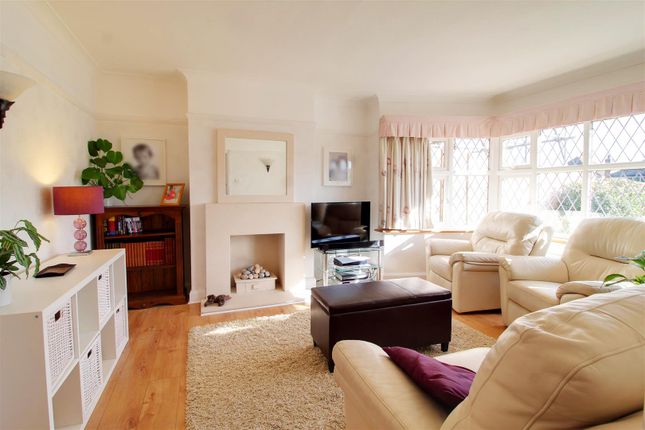 127, Moffats Lane, Brookmans Park photo 2