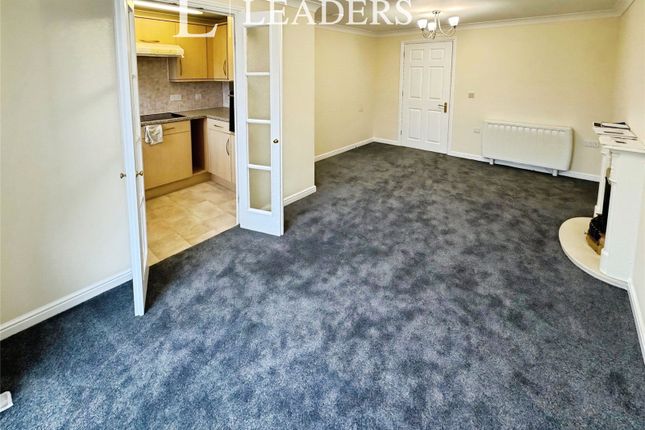 25, Holmes Court, Tonbridge photo 2