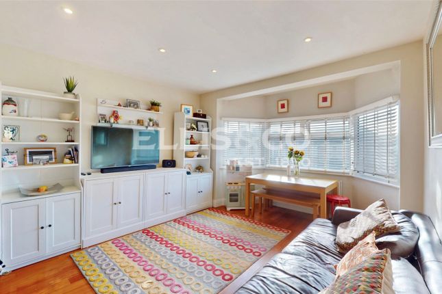 90A,, Costons Lane, Greenford photo 4