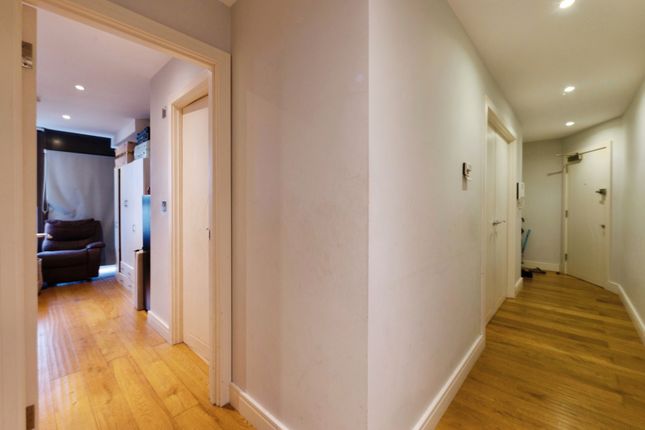Flat 14, Mariner House, 157, High Street, Essex photo 3