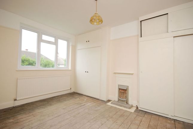 Byron Avenue, Raynes Park photo 4
