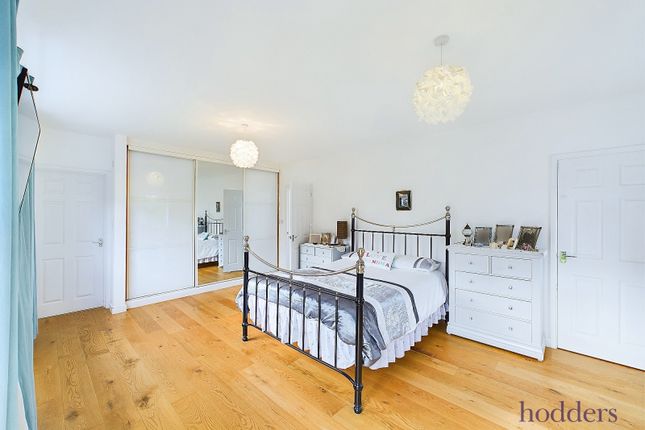30, Thames Close, Chertsey photo 4