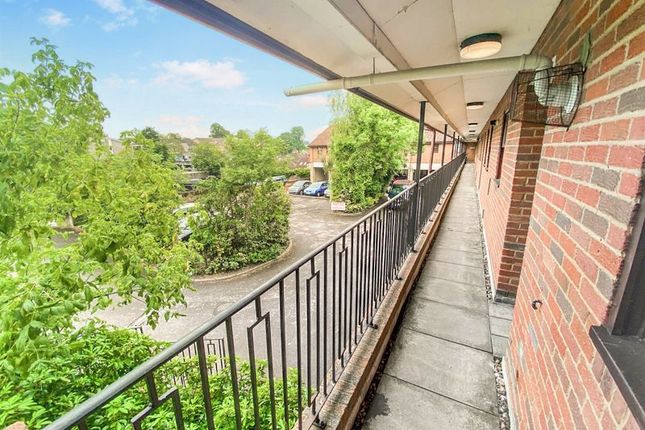 6 Seven House, Town End, Caterham photo 2