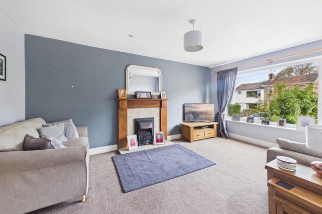 4, Hallowes Grove, Bradford photo 4