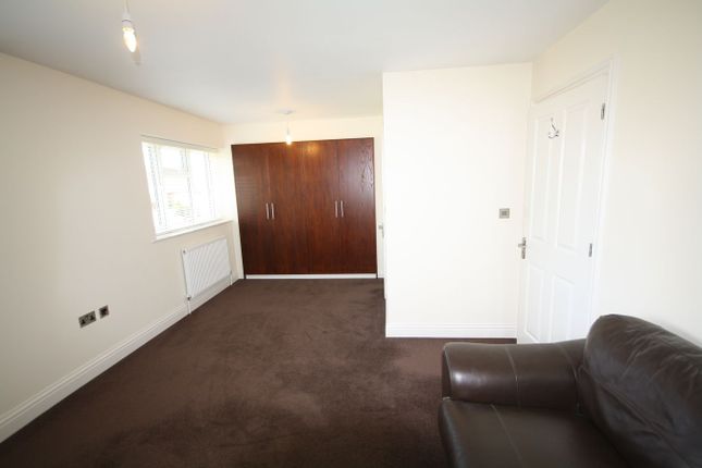 34a, Post Meadow, Iver photo 4