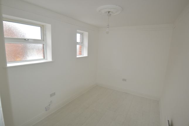 Brinkburn Avenue, Gateshead photo 4