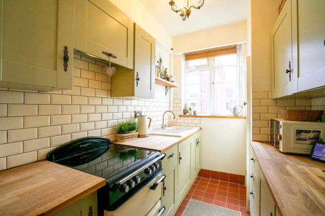 Flat for sale in Knighton Court, Knighton Park Road, Clarendon Park, Leicester