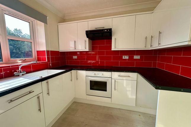 19, Tilley Close, Rochester photo 2
