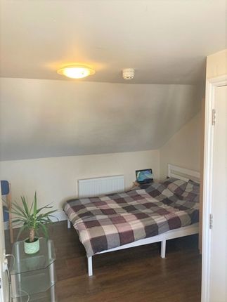 Room to rent in Alphington Road, St. Thomas, Exeter