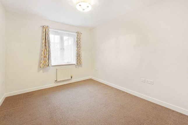 Flat 4, Damson House, Hemlock Close, London photo 4