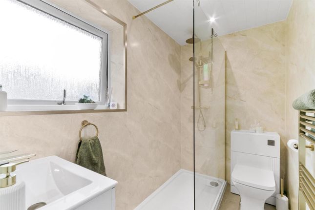 26, Carmona Drive, Alexandria photo 4