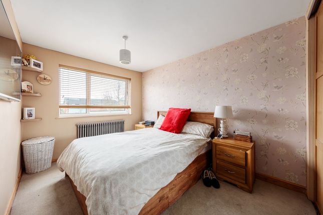 End terrace house for sale in Beverley Road, London