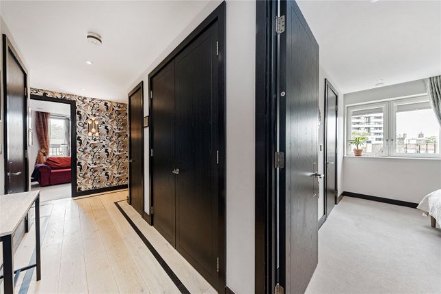 Flat for sale in Chapter Street, Pimlico, London