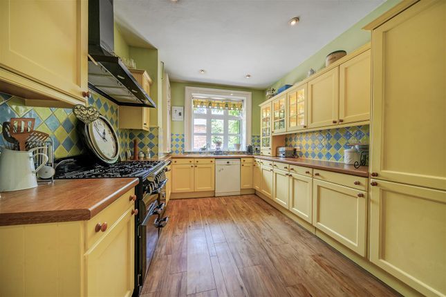 2 The Oaks, Vicarage Road, Camberley photo 4