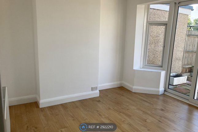 Egham Crescent, Cheam, Sutton photo 3