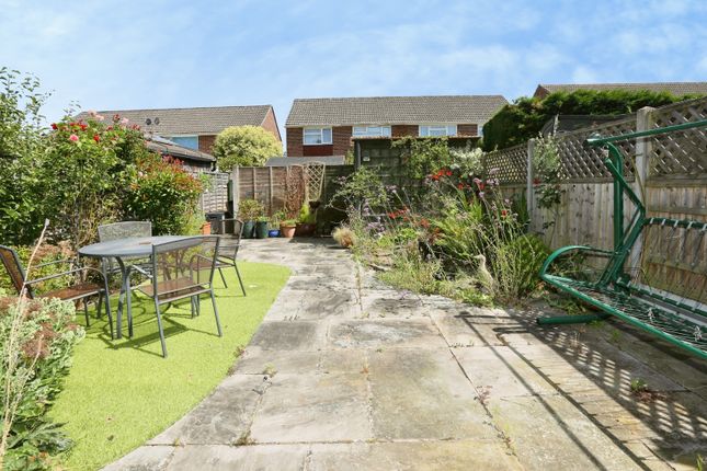 8, Montrose Close, Botley photo 3