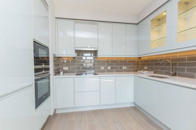 Apartment 15, 2, Drapers Yard, London photo 3