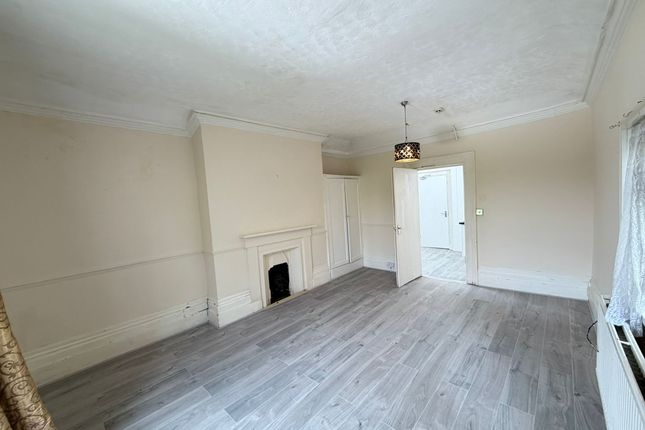 Flat 3, Pownall Garden, Hounslow, London photo 3