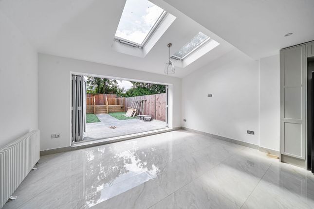 Wightman Road, N4, Harringay photo 4